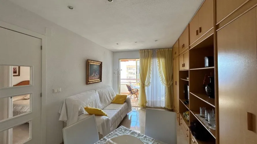 Apartamento de 1 dormitorio en Benidorm, Spain No. 922 № 1