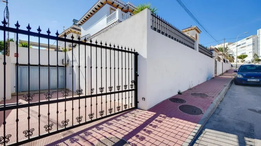 Сasa de 3 dormitorios en La Mata, Spain No. 227 № 22