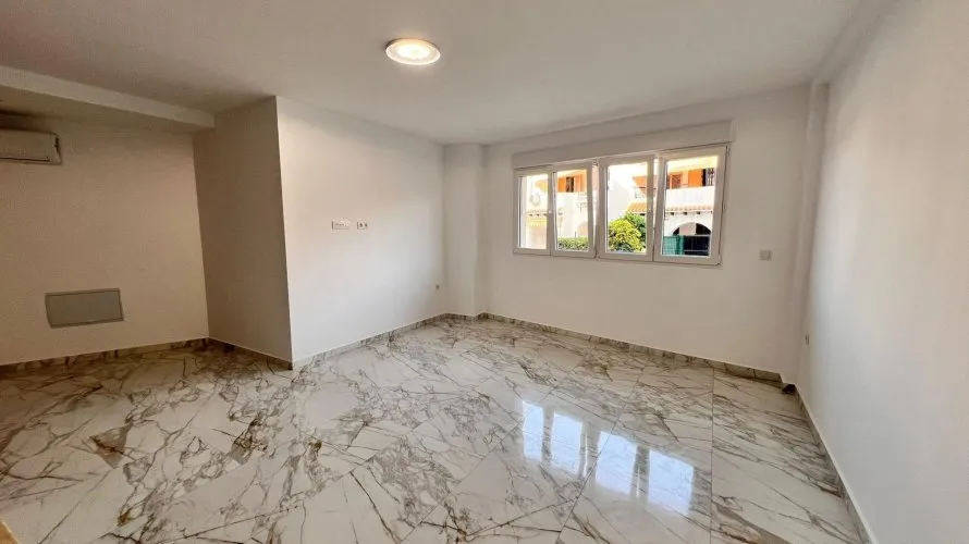 Apartamento de 1 dormitorio en Torrevieja, Spain No. 2728 № 11