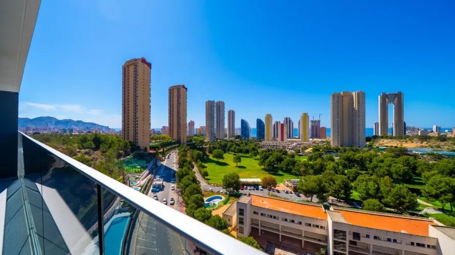 Apartamento de 2 dormitorios en Benidorm, Spain No. 761 № 2