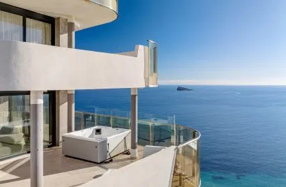 Apartamento de 3 dormitorios en Benidorm, Spain No. 703