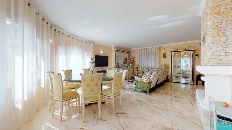 Villa de 7 dormitorios en Maryvilla, Spain No. 410 № 2