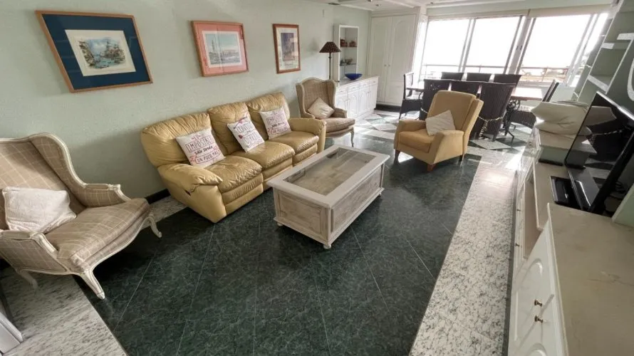Apartamento de 2 dormitorios en Benidorm, Spain No. 405