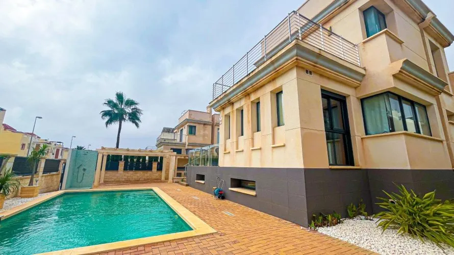 Villa de 5 dormitorios en La Zenia, Spain No. 1324 № 21