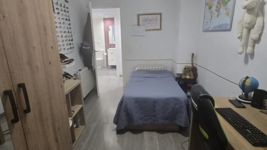 Apartamento de 4 dormitorios en Paterna, Spain No. 1521 № 17