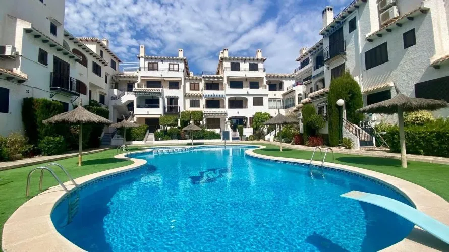 Apartamento de 2 dormitorios en Cabo Roig, Spain No. 1411