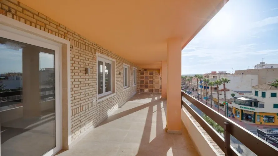 Apartamento de 3 dormitorios en Torrevieja, Spain No. 908 № 5