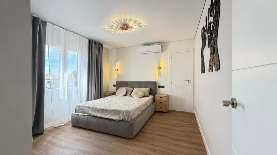 Apartamento de 3 dormitorios en Torrevieja, Spain No. 1134 № 3