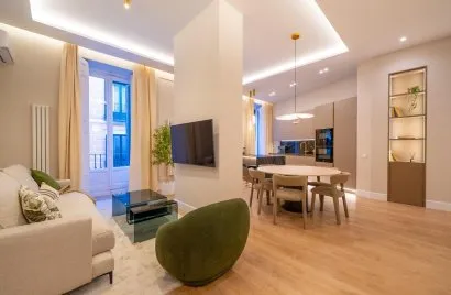Apartamento de 3 dormitorios en Madrid, Spain No. 174