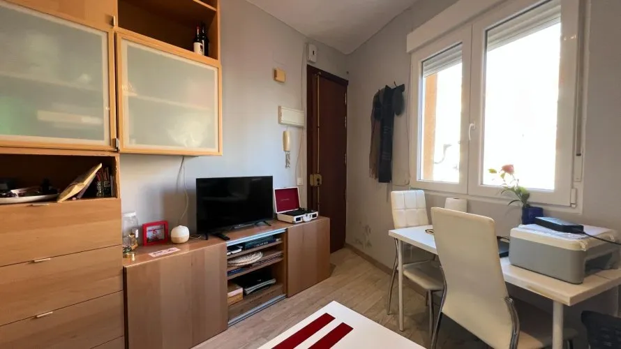 Apartamento de 1 dormitorio en Madrid, Spain No. 1049 № 1
