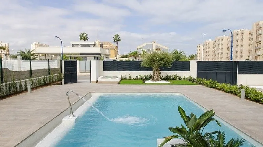 Villa de 4 dormitorios en Playa Honda, Spain No. 291 № 2