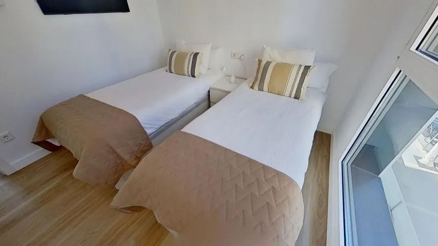 Apartamento de 2 dormitorios en Benidorm, Spain No. 111 № 12