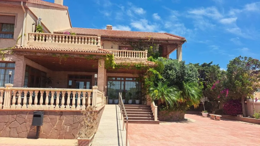 Propiedad comercial de 871m² en La Zenia, Spain No. 96 № 2