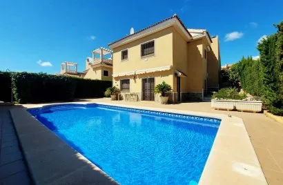 Villa de 3 dormitorios en Ciudad Quesada, Spain No. 510