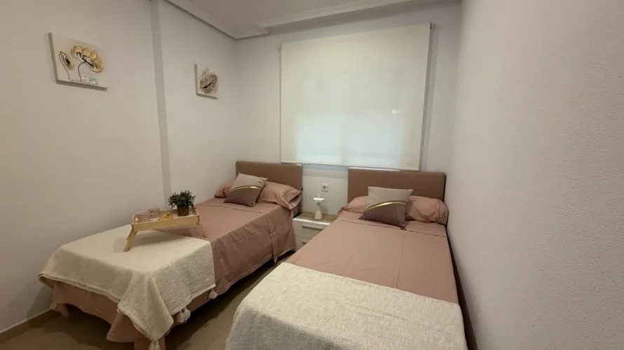Apartamento de 2 dormitorios en Alicante, Spain No. 911 № 18