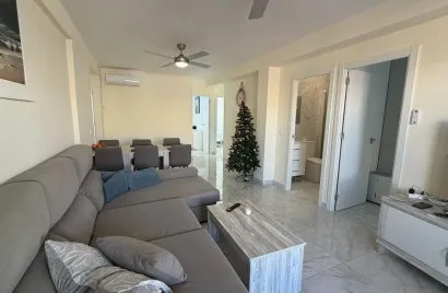 Apartamento de 3 dormitorios en Torrevieja, Spain No. 1010