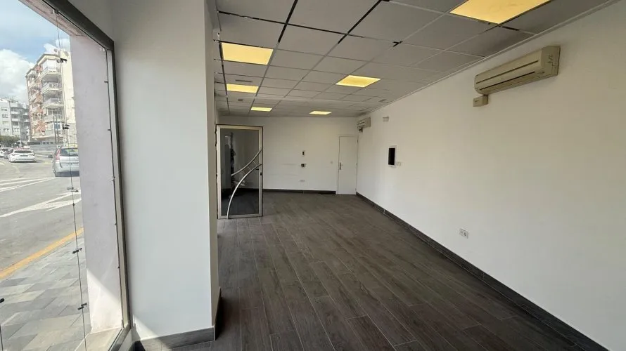 Oficina de 50m² en Torrevieja, Spain No. 1084 № 1
