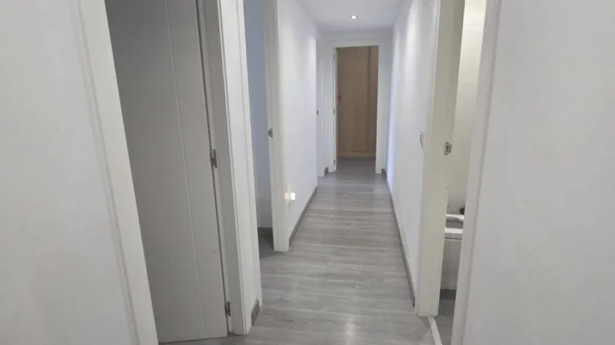Apartamento de 4 dormitorios en Paterna, Spain No. 1521 № 8