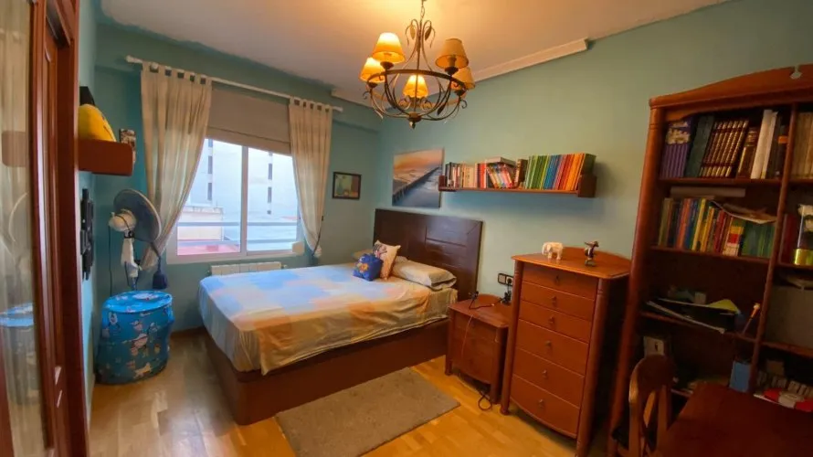 Apartamento de 4 dormitorios en Alicante, Spain No. 720 № 2