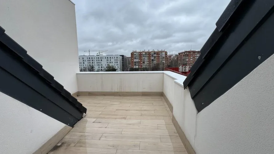 Ático de 2 dormitorios en Madrid, Spain No. 721 № 6
