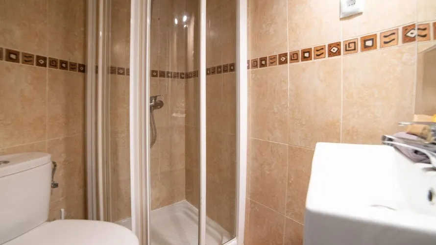 Apartamento de 3 dormitorios en Madrid, Spain No. 602 № 7