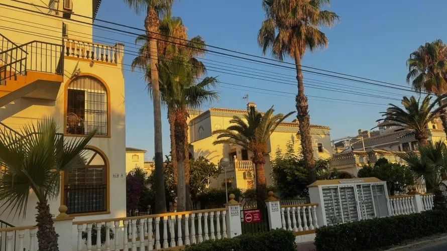 Apartamento de 3 dormitorios en Torrevieja, Spain No. 831 № 20