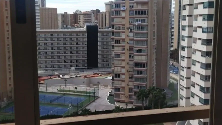 Apartamento de 2 dormitorios en Benidorm, Spain No. 702 № 2