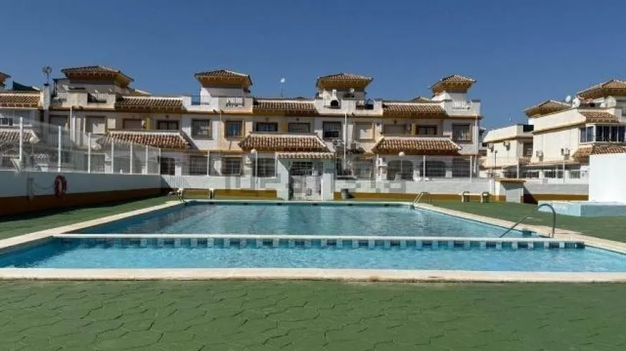 Сasa de 3 dormitorios en Torrevieja, Spain No. 1153