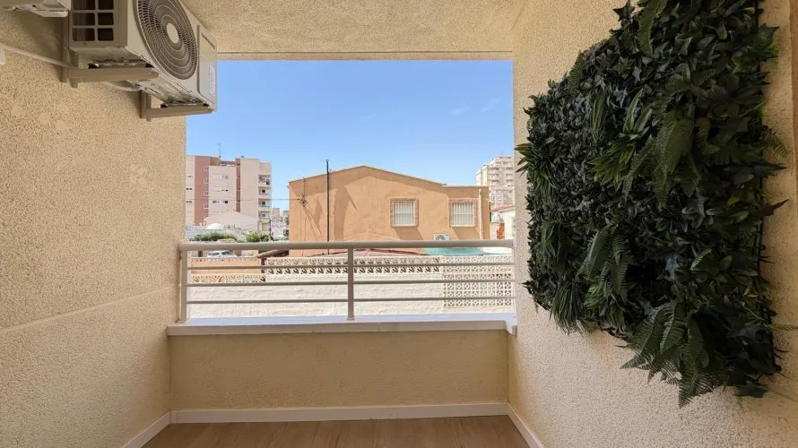 Apartamento de 2 dormitorios en Nueva Torrevieja, Spain No. 2936 № 3