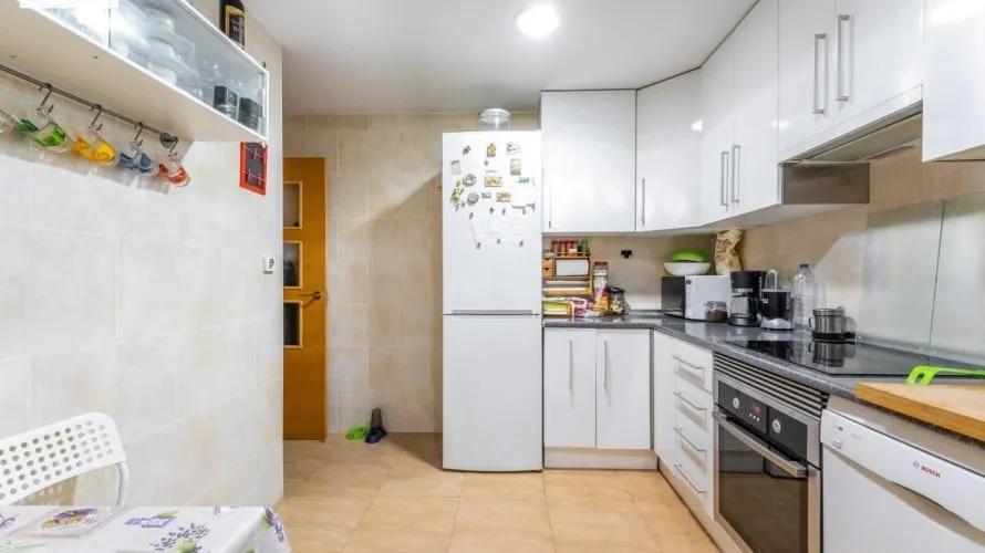 Apartamento de 3 dormitorios en Alicante, Spain No. 995 № 17