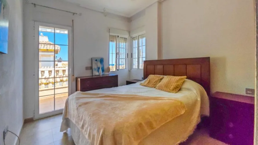Сasa de 3 dormitorios en La Mata, Spain No. 227 № 12