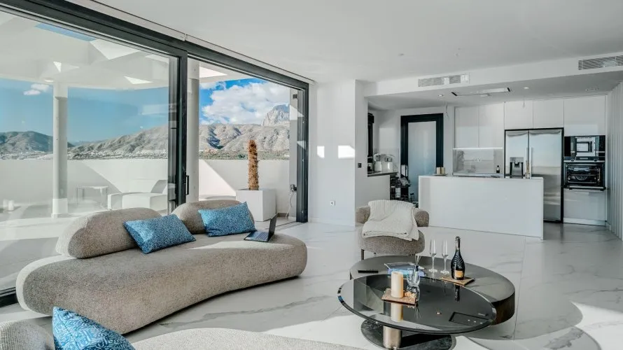 Apartamento de 3 dormitorios en Benidorm, Spain No. 703 № 10