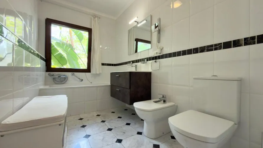 Villa de 500m² en Altea, Spain No. 933 № 1