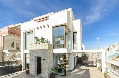 Villa de 3 dormitorios en Playa Honda, Spain No. 290