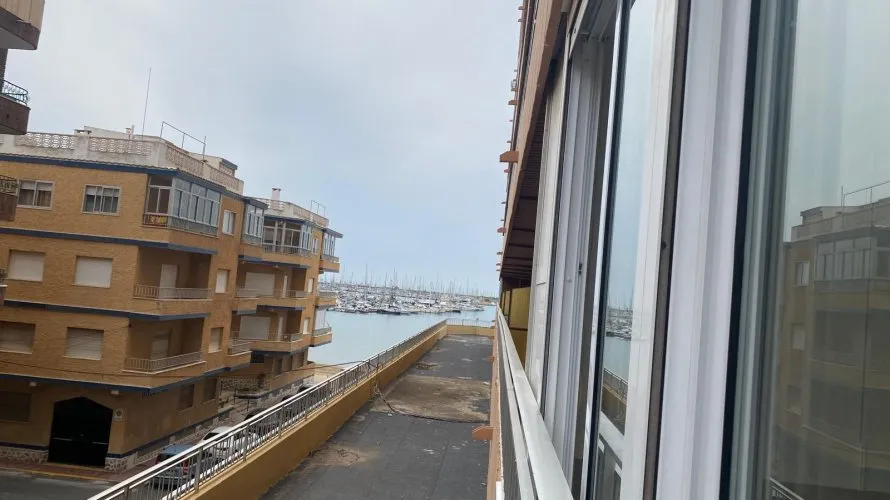 Apartamento de 3 dormitorios en Torrevieja, Spain No. 141 № 19