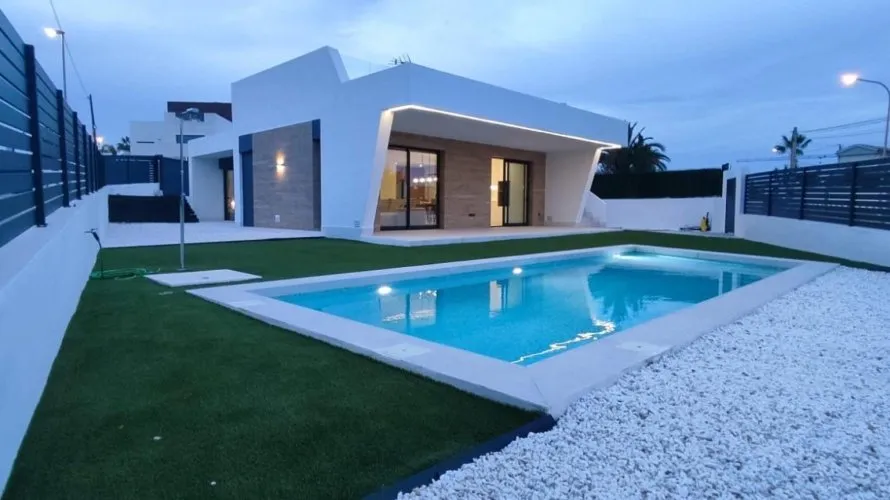 Villa de 3 dormitorios en Ciudad Quesada, Spain No. 130
