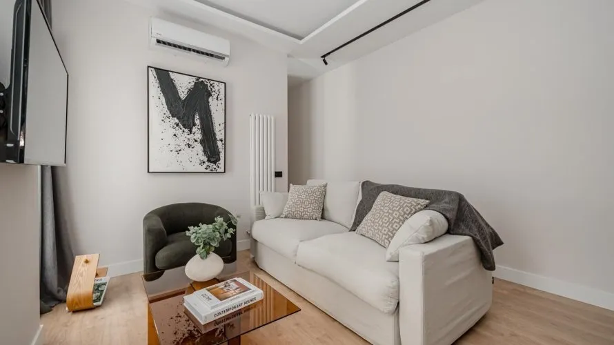 Apartamento de 3 dormitorios en Madrid, Spain No. 570 № 1