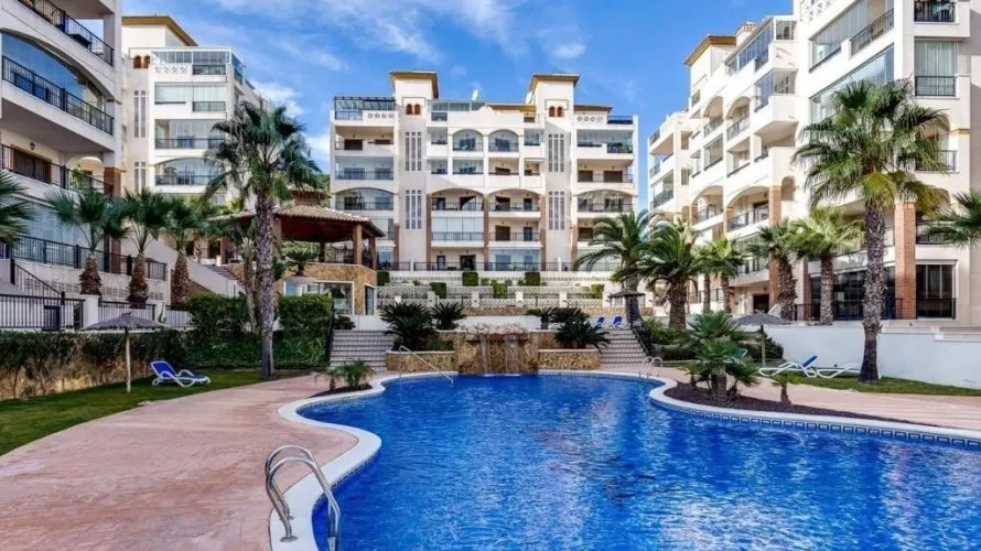 Apartamento de 3 dormitorios en Guardamar del Segura, Spain No. 663 № 4