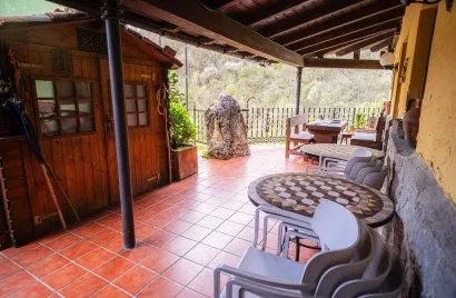 Villa de 8 dormitorios en Lena, Spain No. 1294