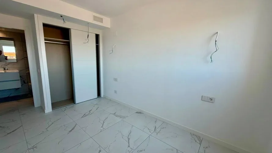 Apartamento de 2 dormitorios en Torrevieja, Spain No. 1600 № 11