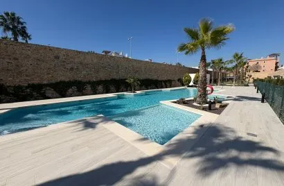 Apartamento de 2 dormitorios en Villamartin, Spain No. 1057