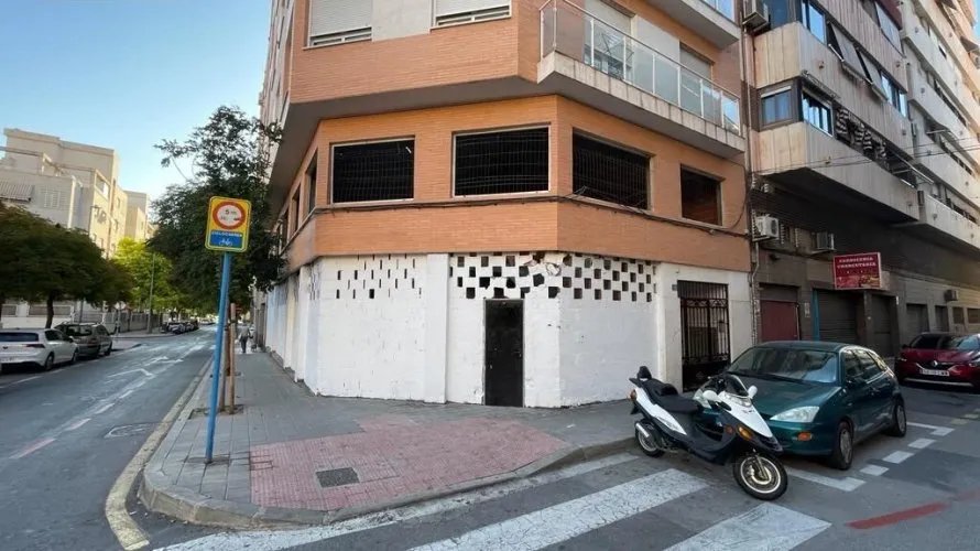 Propiedad comercial de 200m² en Alicante, Spain No. 519 № 12