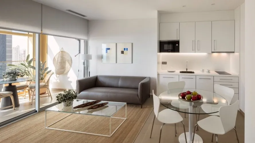 Apartamento de 3 dormitorios en Benidorm, Spain No. 380
