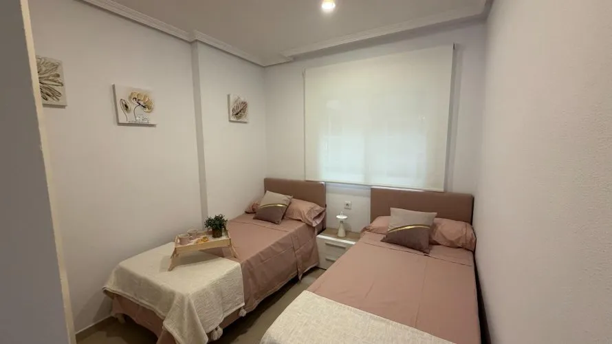 Apartamento de 2 dormitorios en Alicante, Spain No. 911 № 17