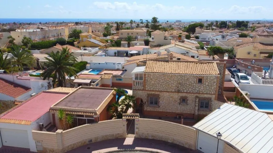 Villa de 4 dormitorios en Alicante, Spain No. 869 № 22