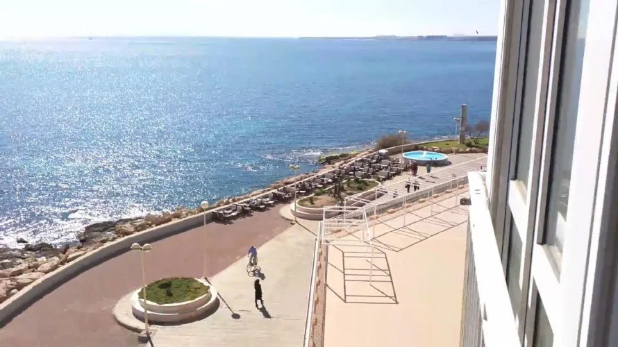 Apartamento de 4 dormitorios en Torrevieja, Spain No. 122 № 2
