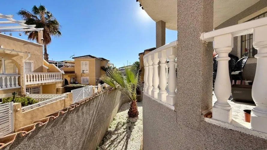 Villa de 4 dormitorios en Playa Flamenca II, Spain No. 175 № 11