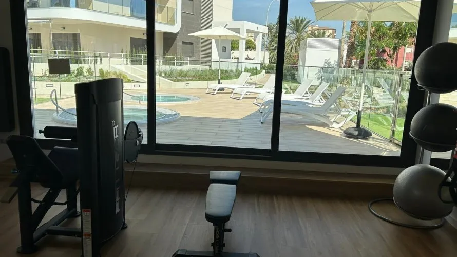 Apartamento de 3 dormitorios en Alicante, Spain No. 1279