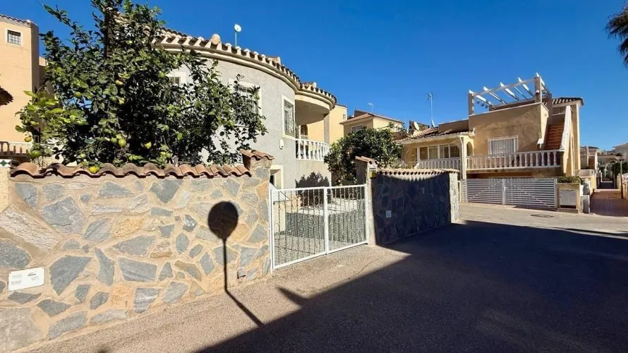 Villa de 4 dormitorios en Playa Flamenca II, Spain No. 175 № 18