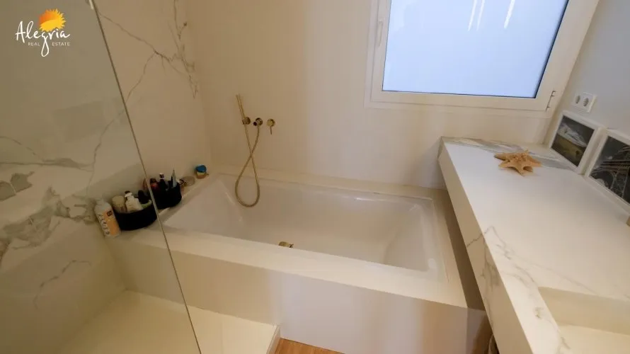 Apartamento de 1 dormitorio en Valencia, Spain No. 1160 № 2